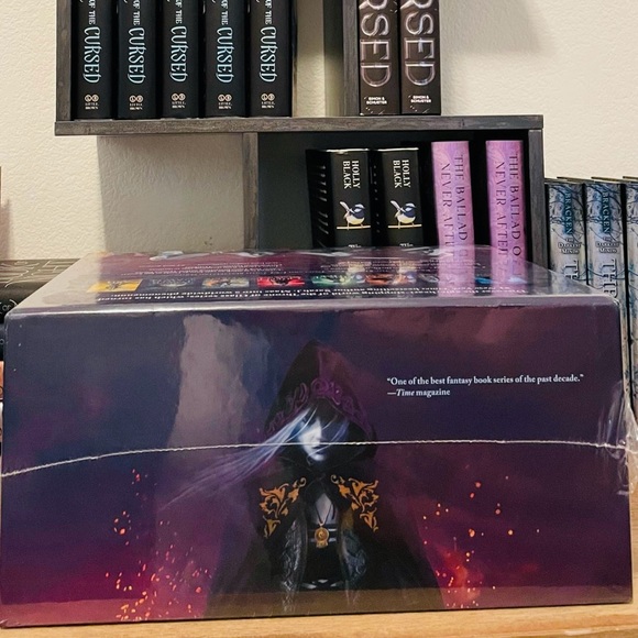 OOP / OG Throne of Glass Series / Box Set ( HARDCOVER ) by Sarah J. Maas - Picture 5 of 6